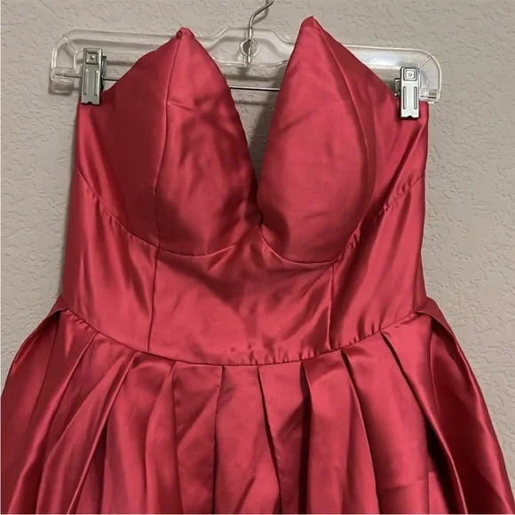 Hutch Sabrina Gown - Picture 3 of 9